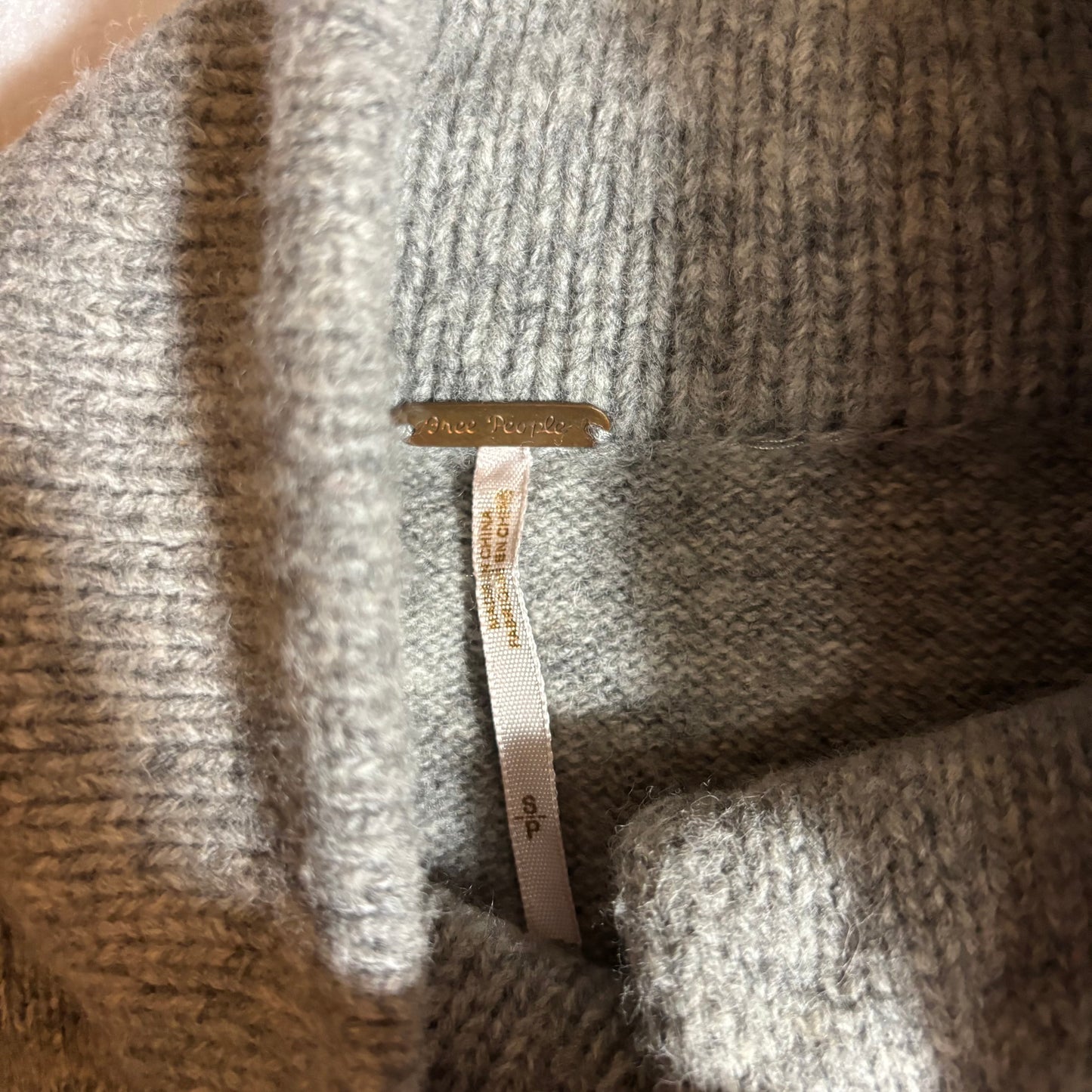 Women’s Sweater Small