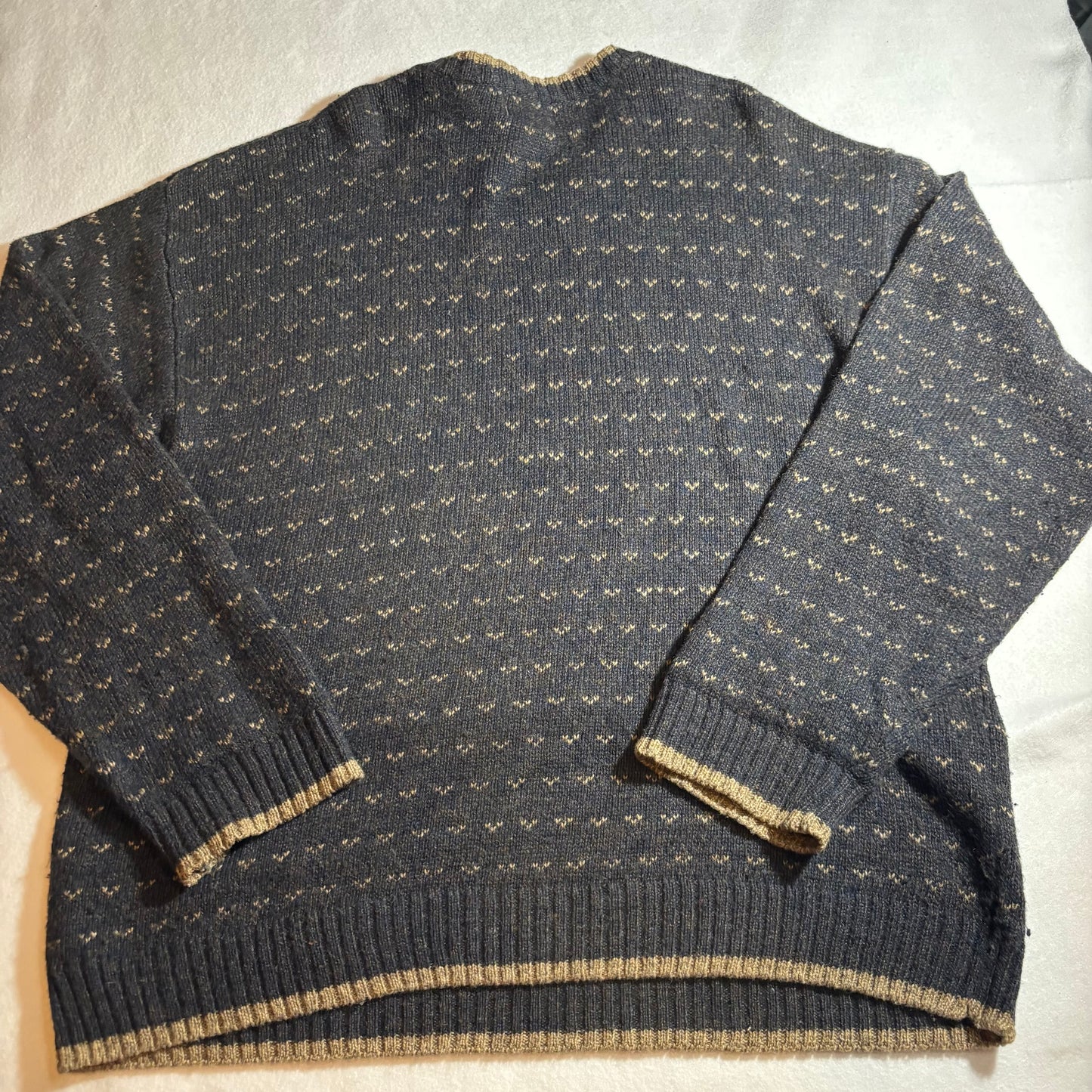 Men’s Sweater Large