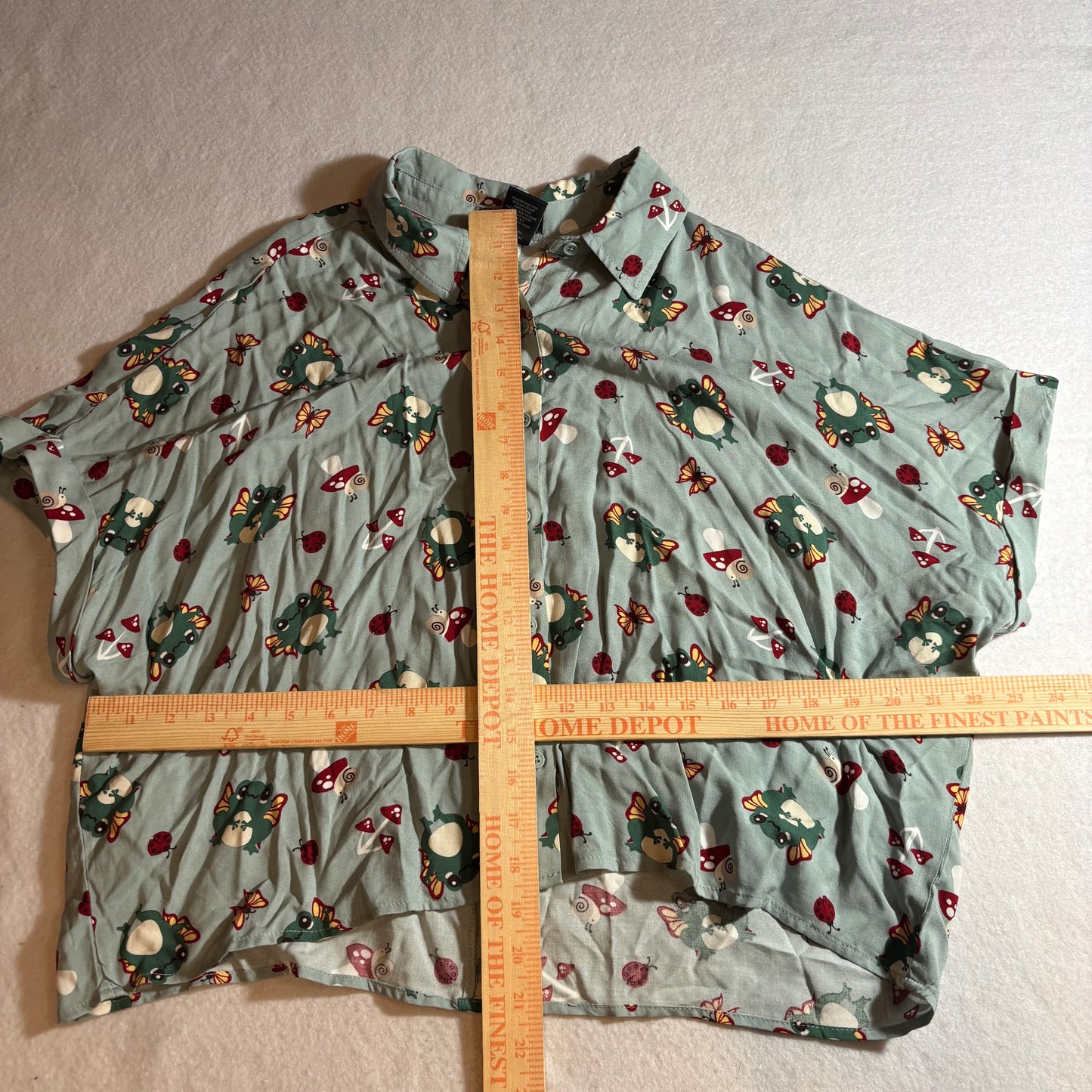 Women’s Button Shirt Medium