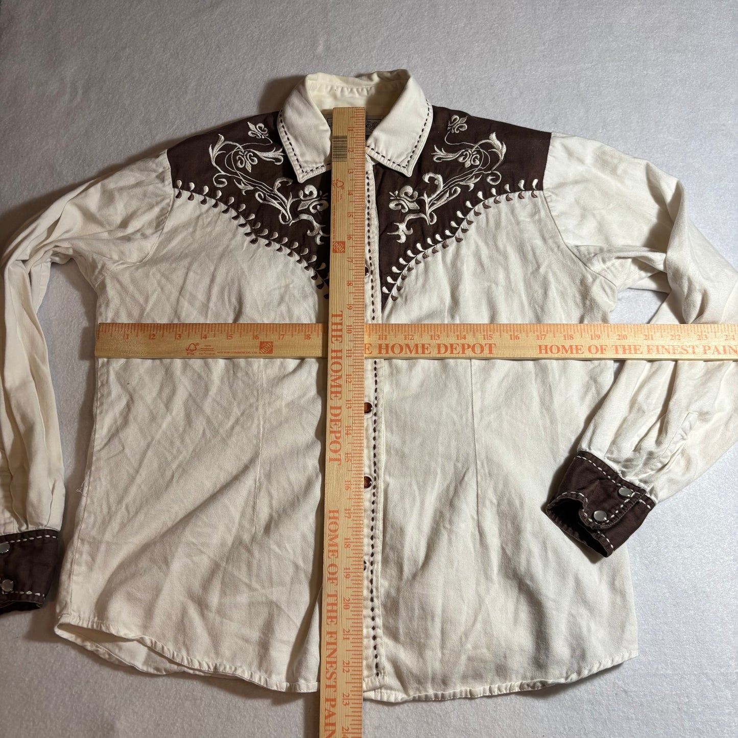 Women’s Button Shirt Medium