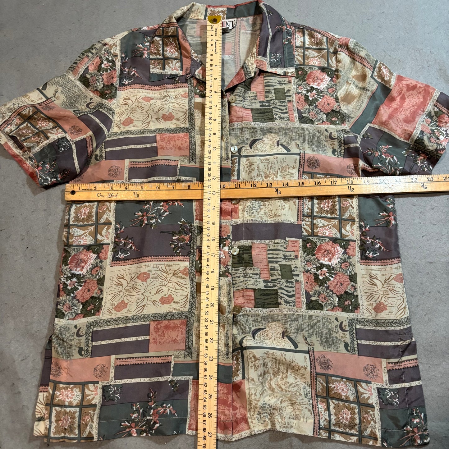 Women’s Button Shirt Medium