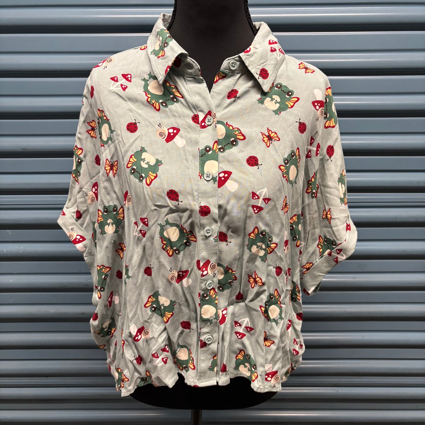 Women’s Button Shirt Medium
