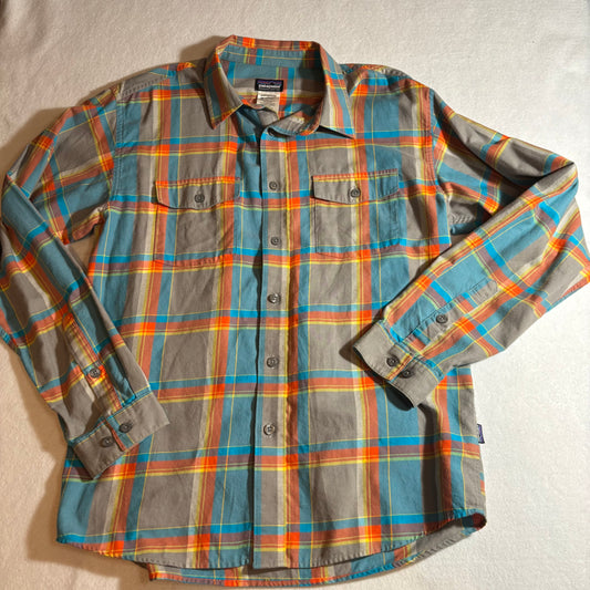 Men's Button Shirt Medium