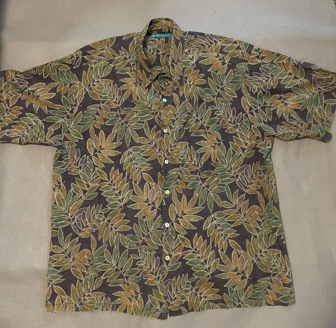 Men’s Button Shirt Large